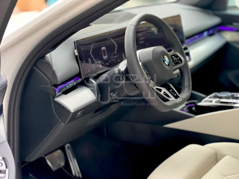 2025 بي ام دبليو الفئة الخامسة 520 أي إم كت