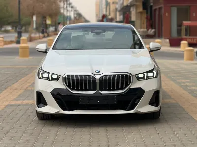 2025 بي ام دبليو الفئة الخامسة 520 أي إم كت