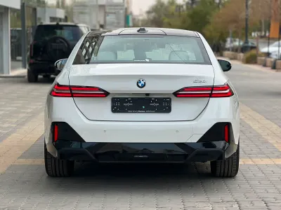 2025 بي ام دبليو الفئة الخامسة 520 أي إم كت