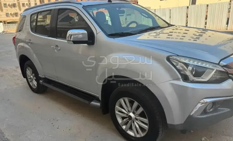 2019 ايسوزو ام يو اكس