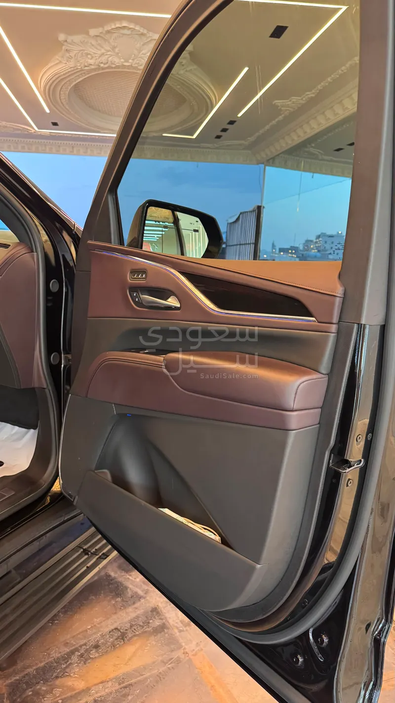 2024 كاديلاك اسكاليد بلاتينيوم
