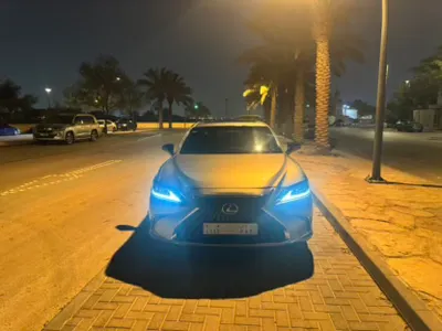 2022 لكزس إي إس 300إتش