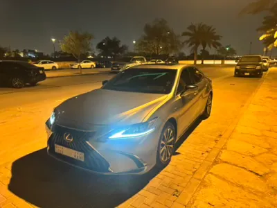 2022 لكزس إي إس 300إتش