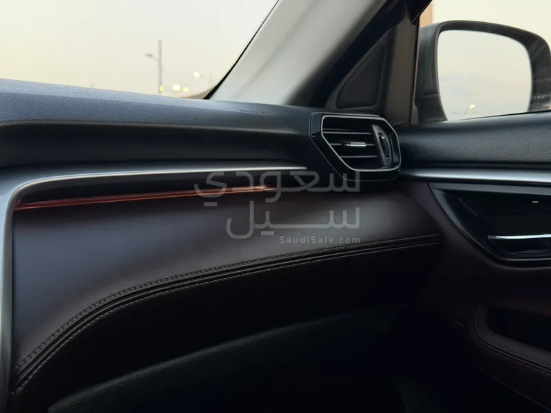 2025 تويوتا اوربان كروزر جي ال اكس