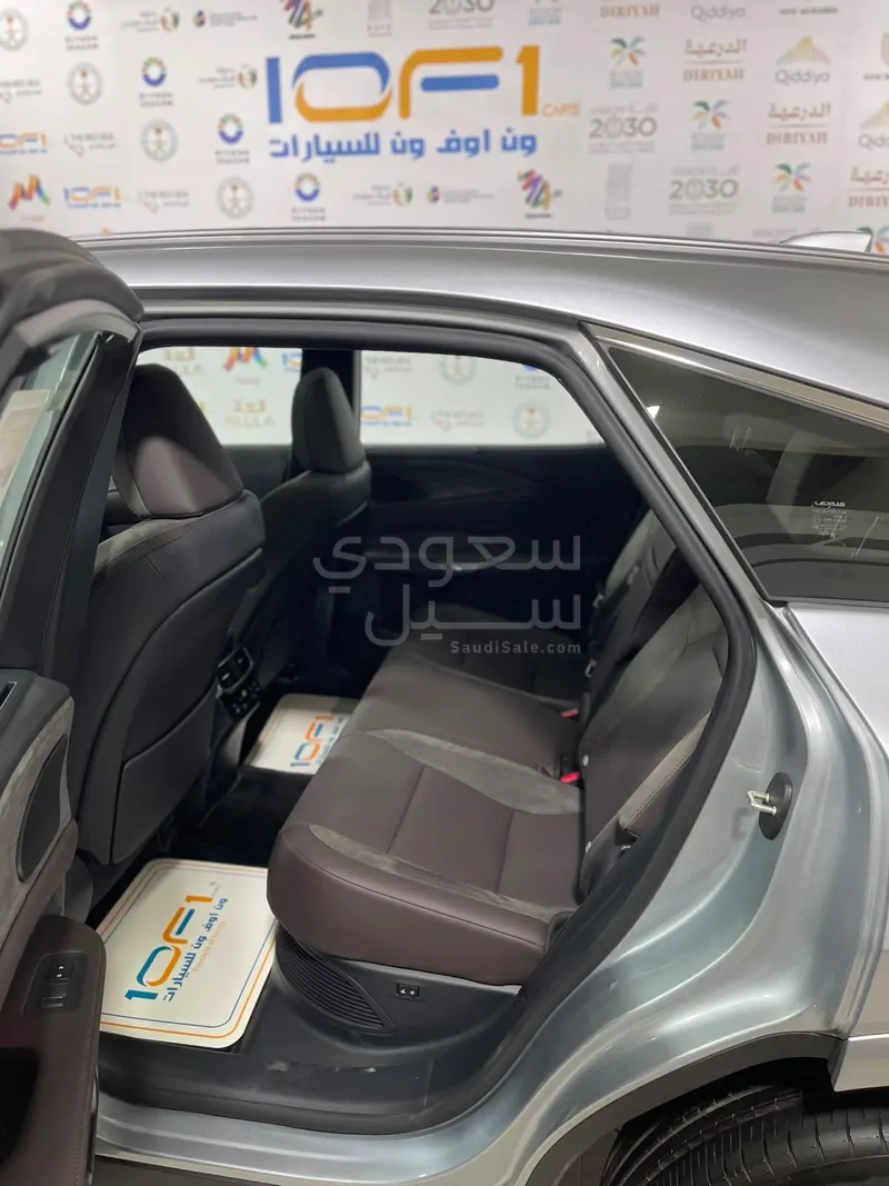 2026 لكزس أر إكس 350