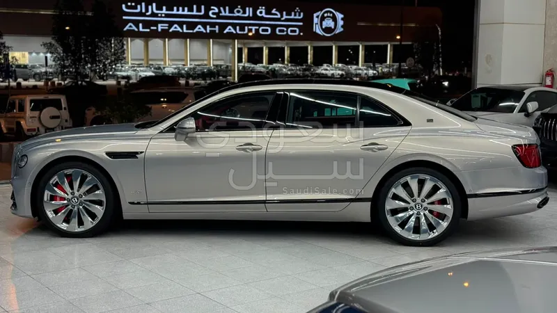 2021 بنتلي كونتيننتل فلاينج سبير دابليو 12