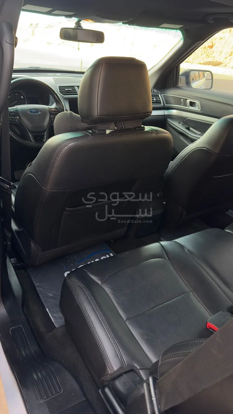 2017 فورد اكسبلورر اكتيف