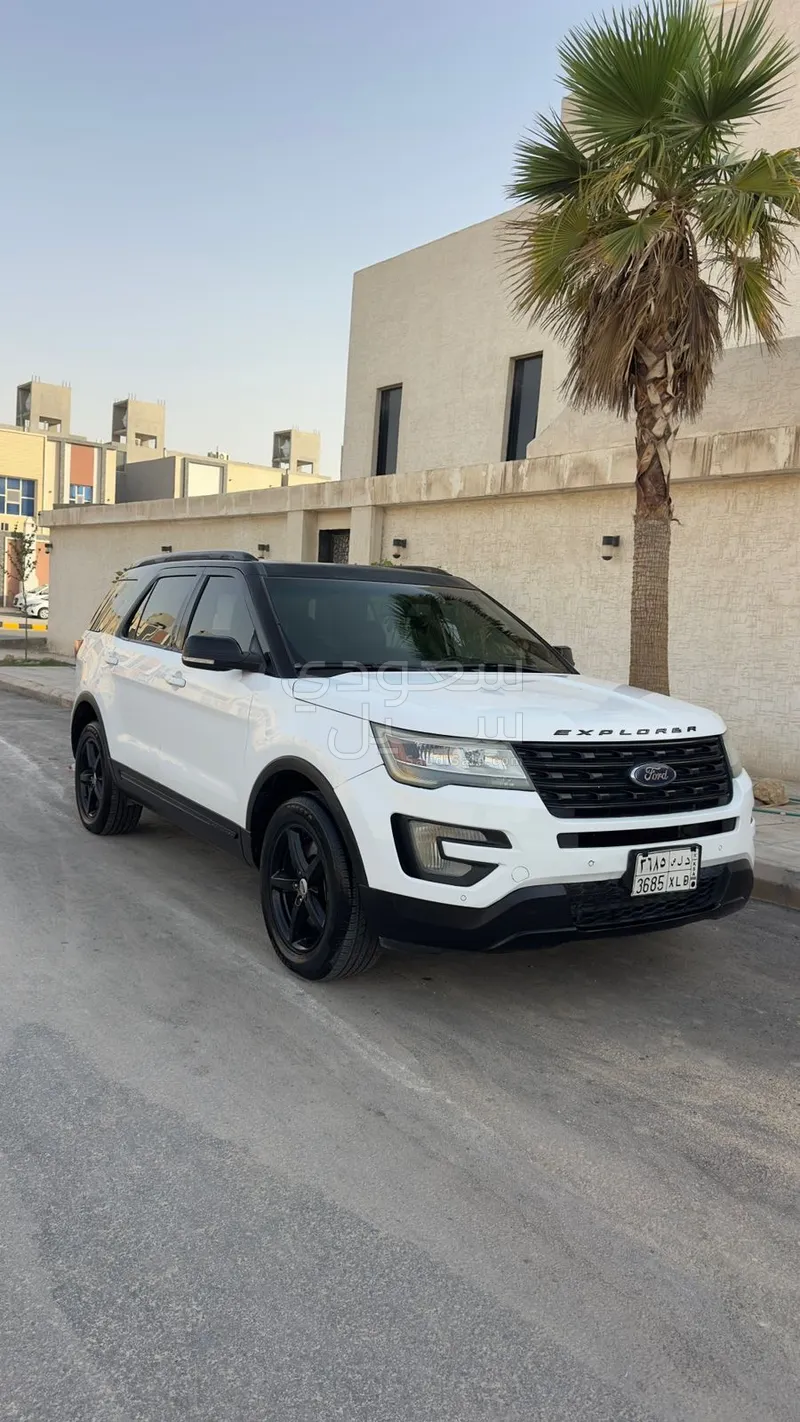 2017 فورد اكسبلورر اكتيف