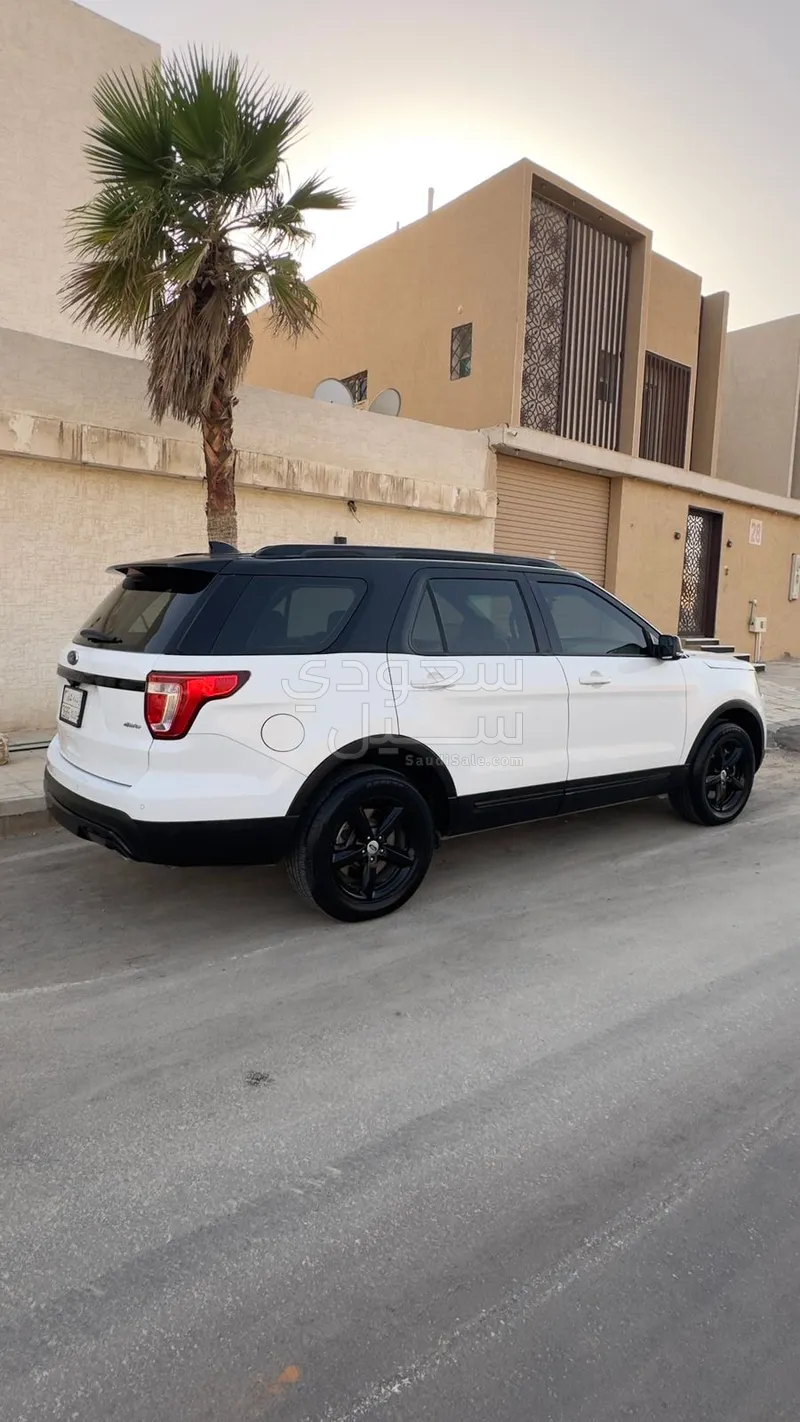 2017 فورد اكسبلورر اكتيف