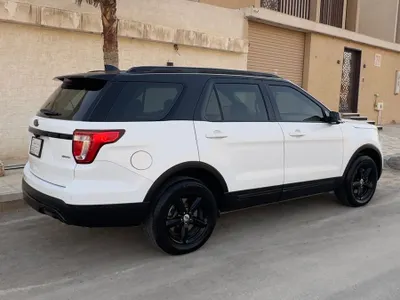 2017 فورد اكسبلورر اكتيف