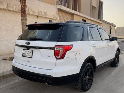 2017 فورد اكسبلورر اكتيف