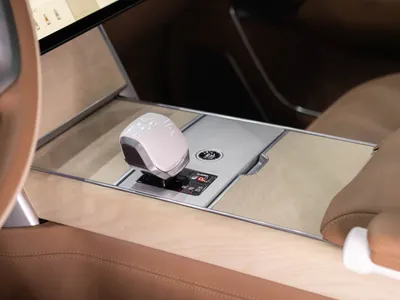 2025 لاند روفر رينج روفر اس في اوتوبيوغرافي