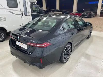 2027 بي ام دبليو الفئة الخامسة 520 أي إم كت