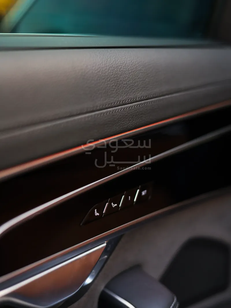 2023 اودي اي 8 ال اس لاين