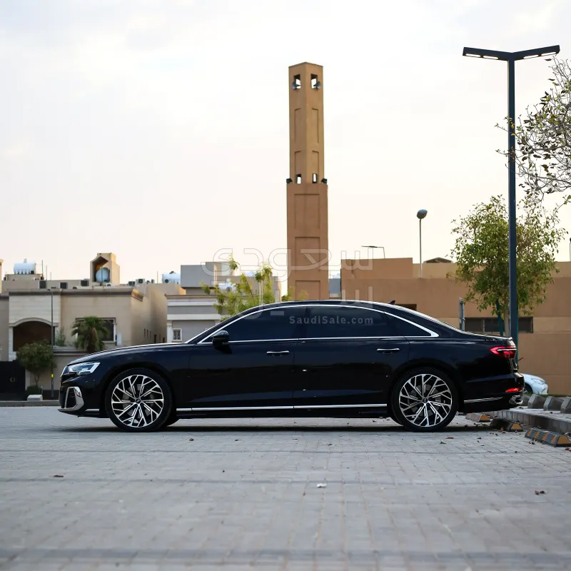 2023 اودي اي 8 ال اس لاين