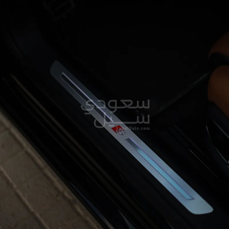 2023 اودي اي 8 ال اس لاين