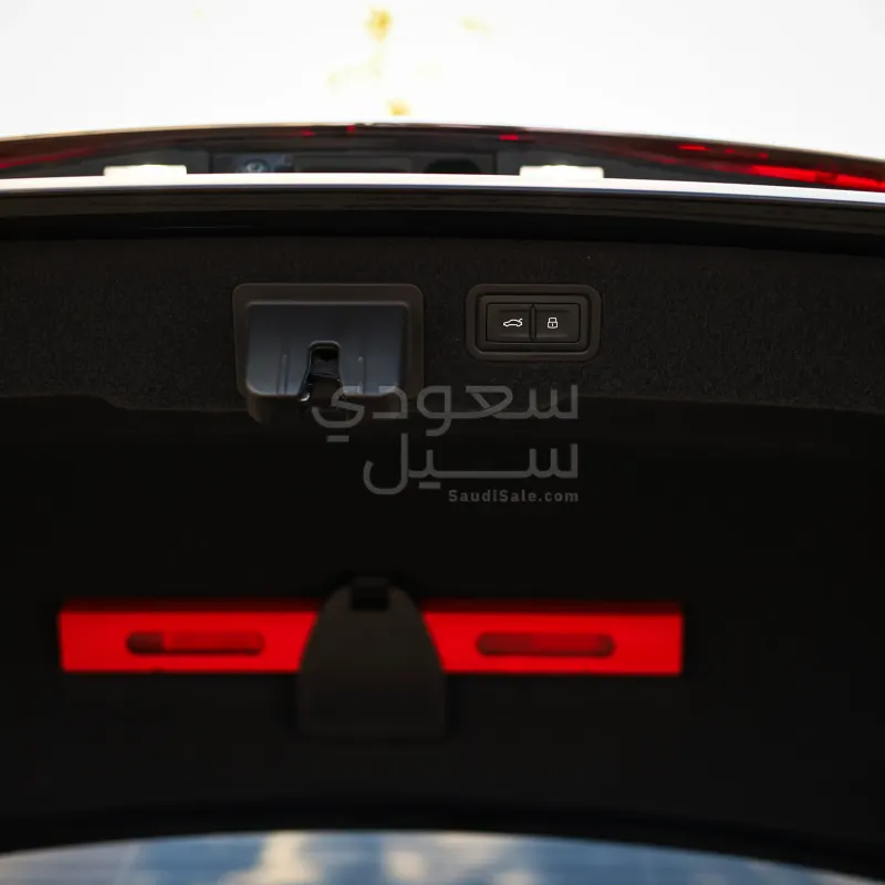 2023 اودي اي 8 ال اس لاين