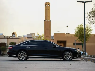 2023 اودي اي 8 ال اس لاين
