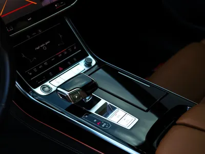 2023 اودي اي 8 ال اس لاين