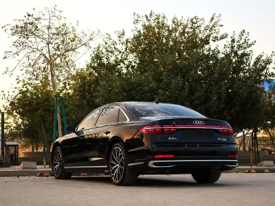 2023 اودي اي 8 ال اس لاين