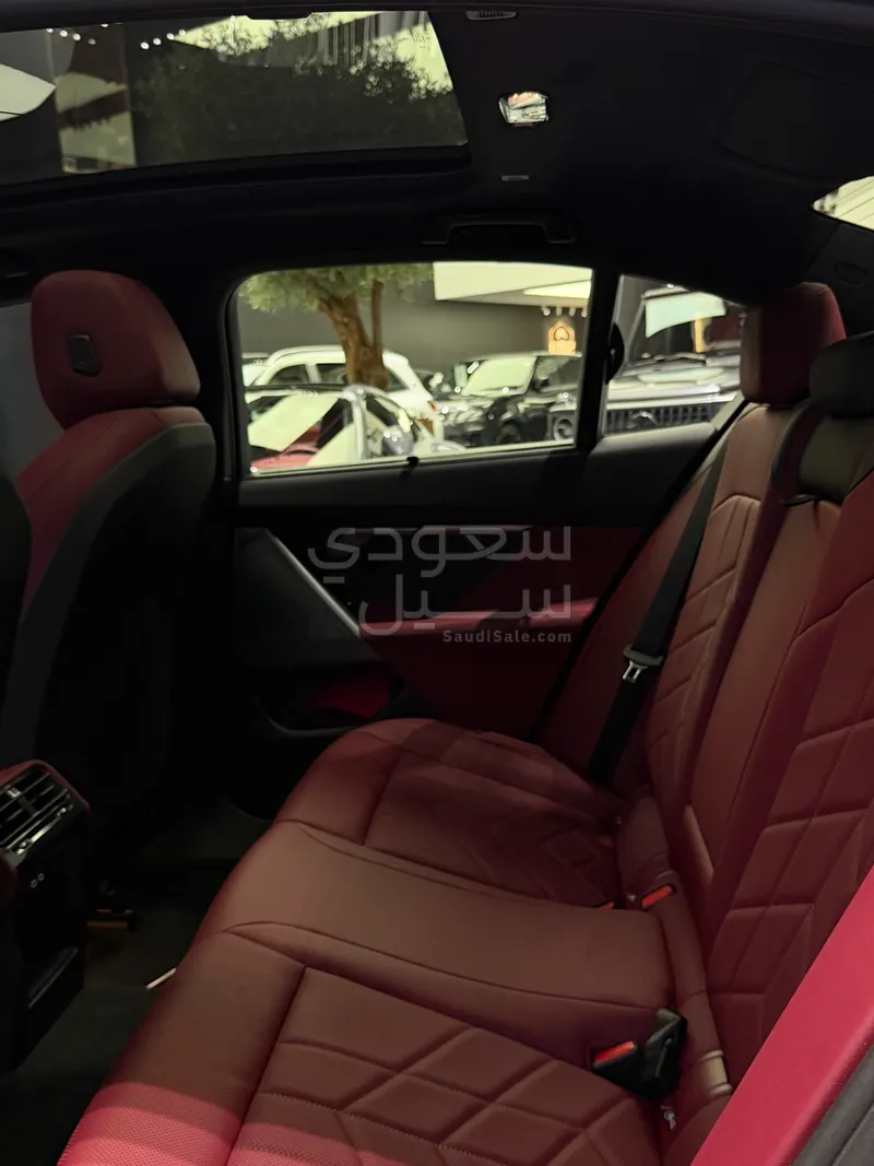 2026 بي ام دبليو الفئة الخامسة 520 أي إم كت