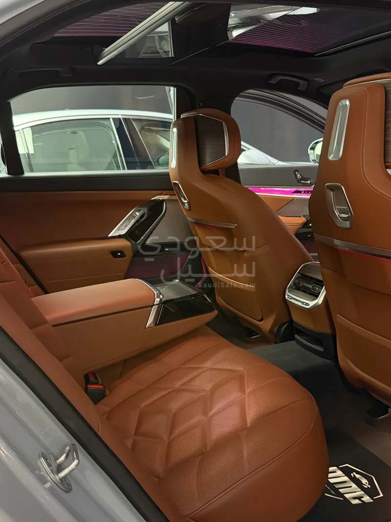 2025 بي ام دبليو الفئة السابعة 735أي