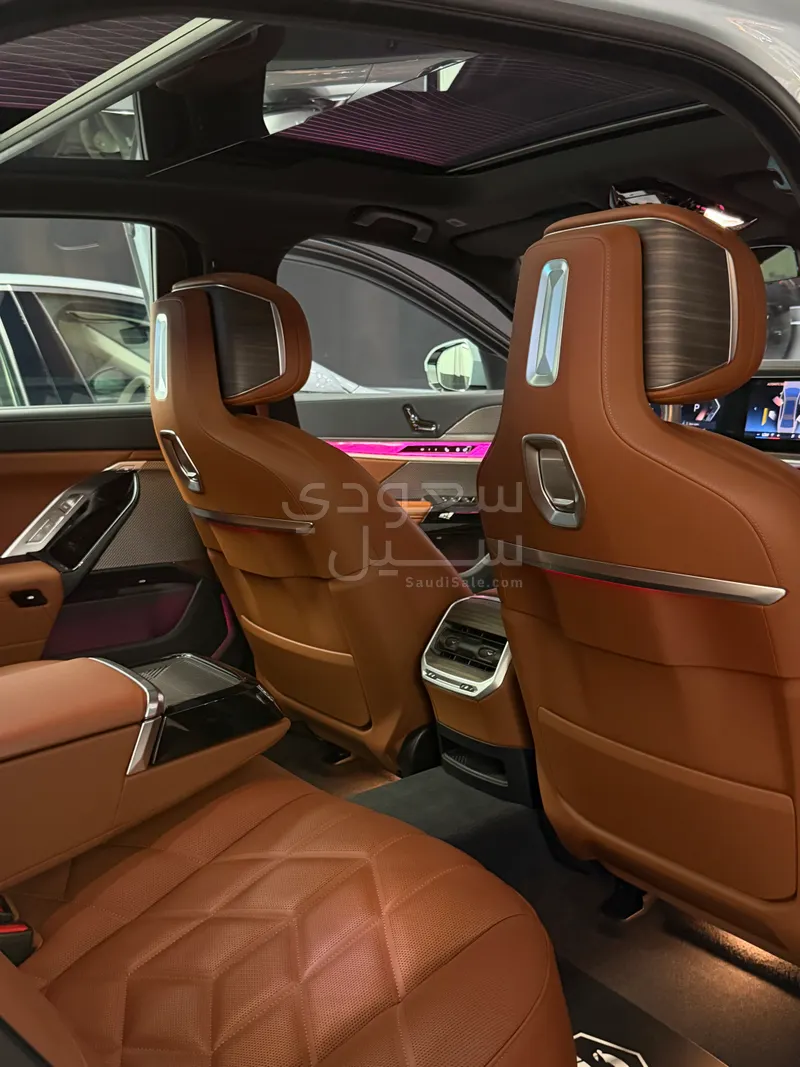 2025 بي ام دبليو الفئة السابعة 735أي