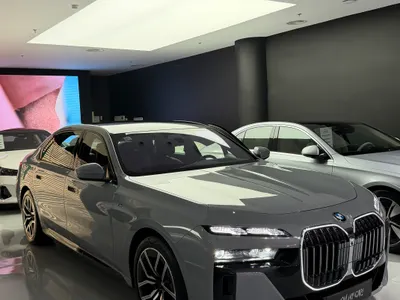 2025 بي ام دبليو الفئة السابعة 735أي