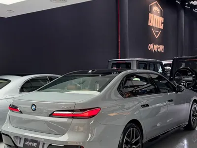 2025 بي ام دبليو الفئة السابعة 735أي