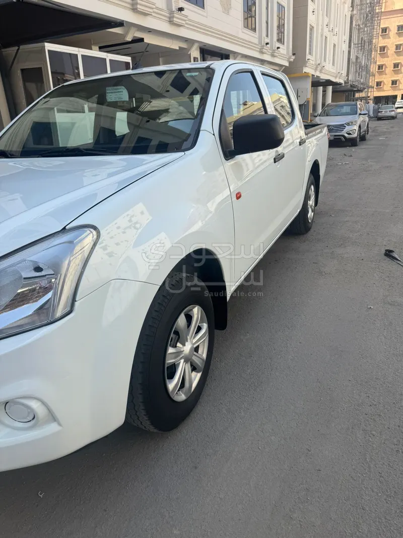2025 ايسوزو دي ماكس غمارتين