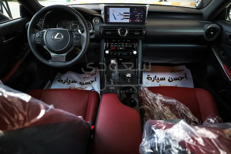 2025 لكزس آي إس 350