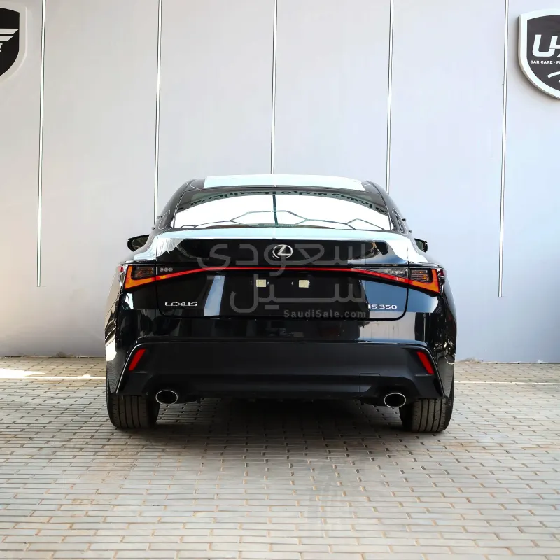 2025 لكزس آي إس 350