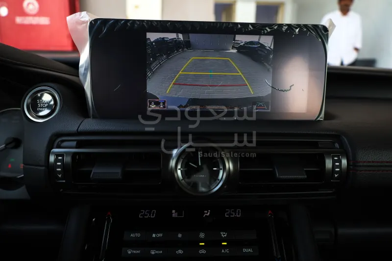 2025 لكزس آي إس 350