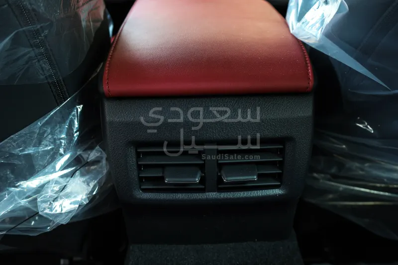 2025 لكزس آي إس 350