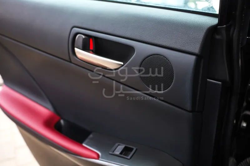 2025 لكزس آي إس 350