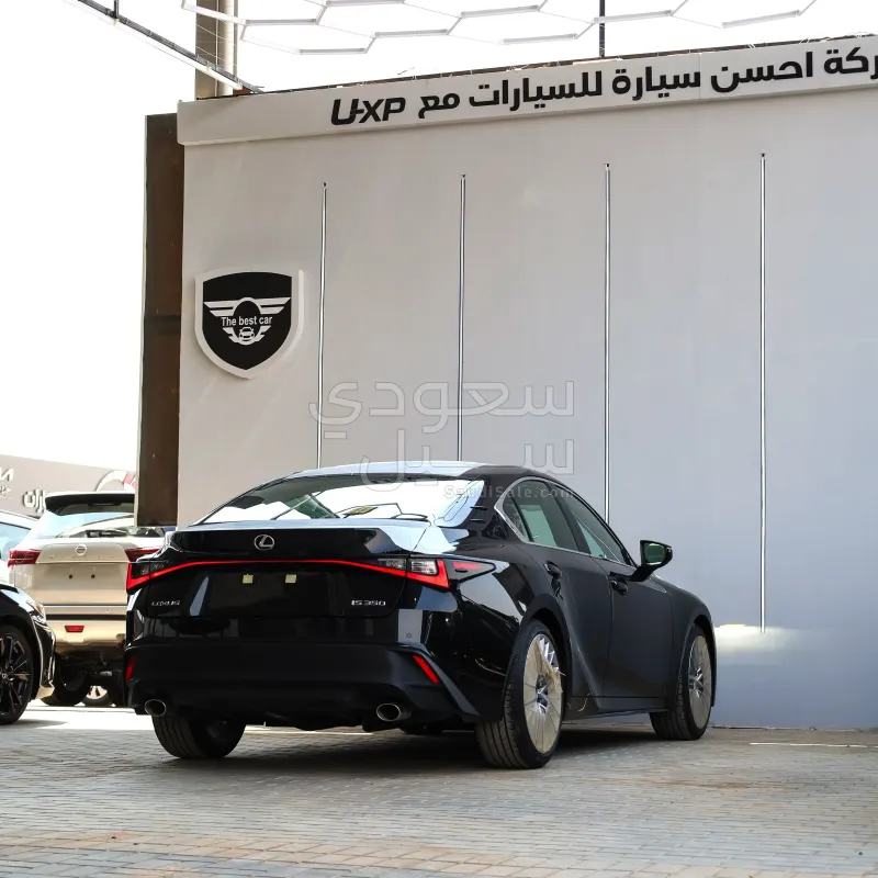 2025 لكزس آي إس 350
