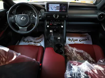 2025 لكزس آي إس 350