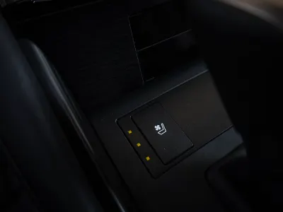 2025 لكزس آي إس 350