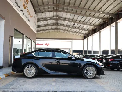 2025 لكزس آي إس 350