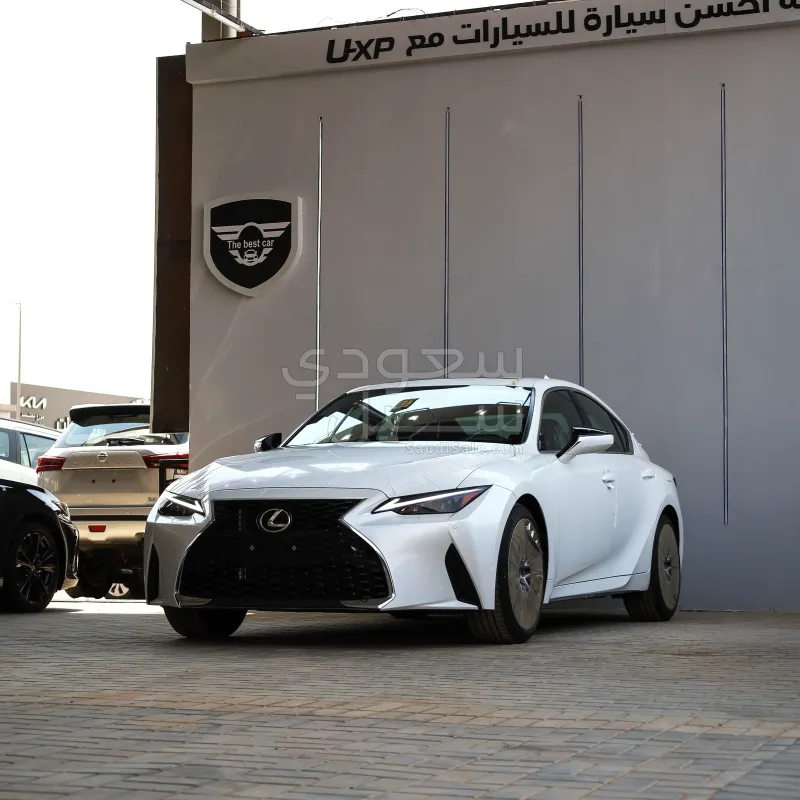2025 لكزس إي إس 350