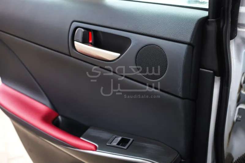 2025 لكزس إي إس 350