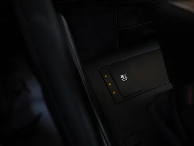2025 لكزس إي إس 350