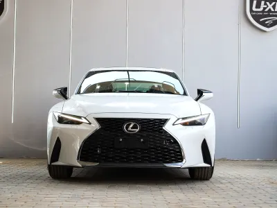 2025 لكزس إي إس 350