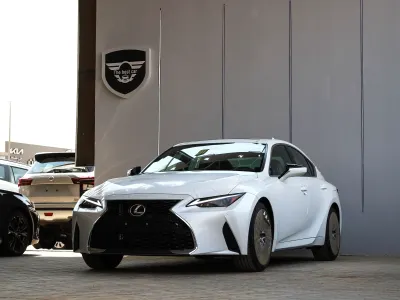 2025 لكزس إي إس 350