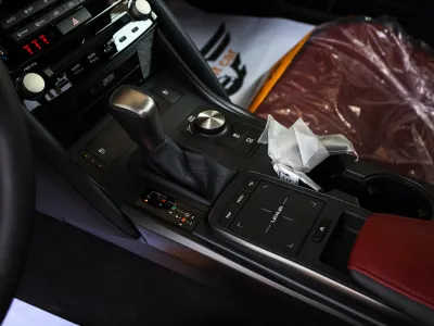 2025 لكزس إي إس 350