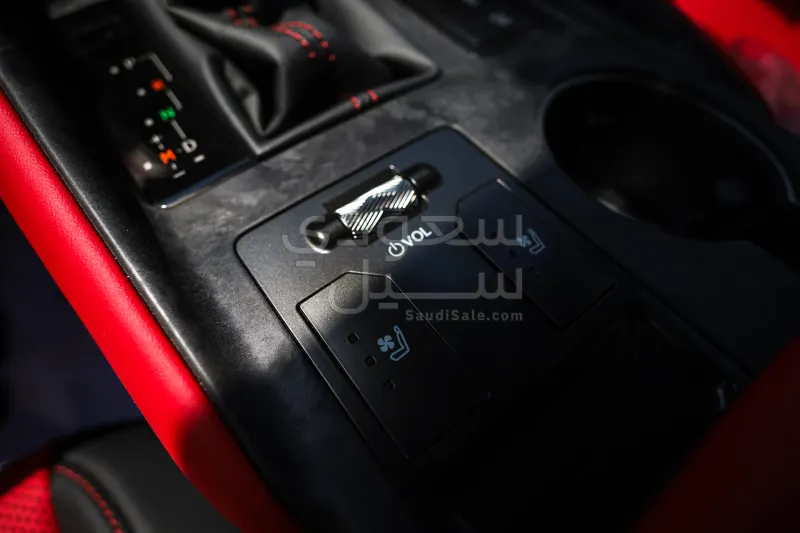 2026 لكزس آي إس 350