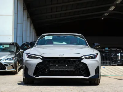 2026 لكزس آي إس 350