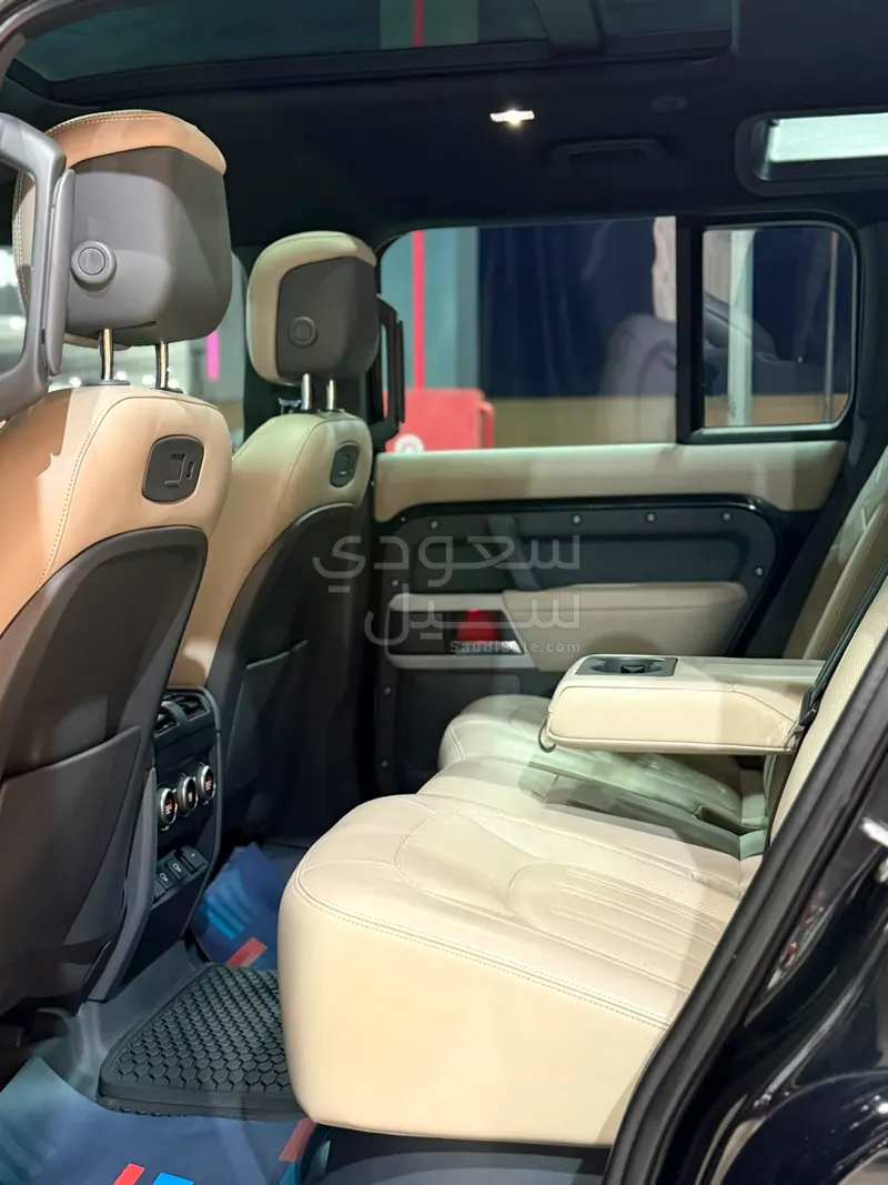 2022 لاند روفر ديفيندر 110