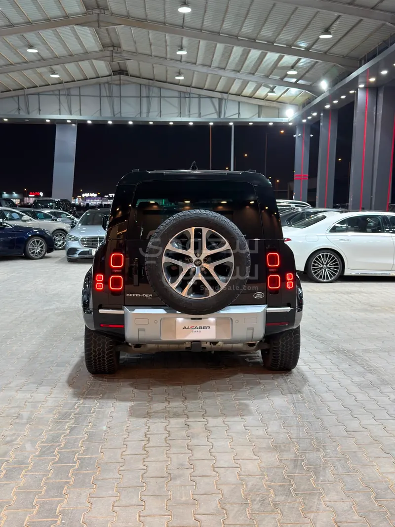 2022 لاند روفر ديفيندر 110