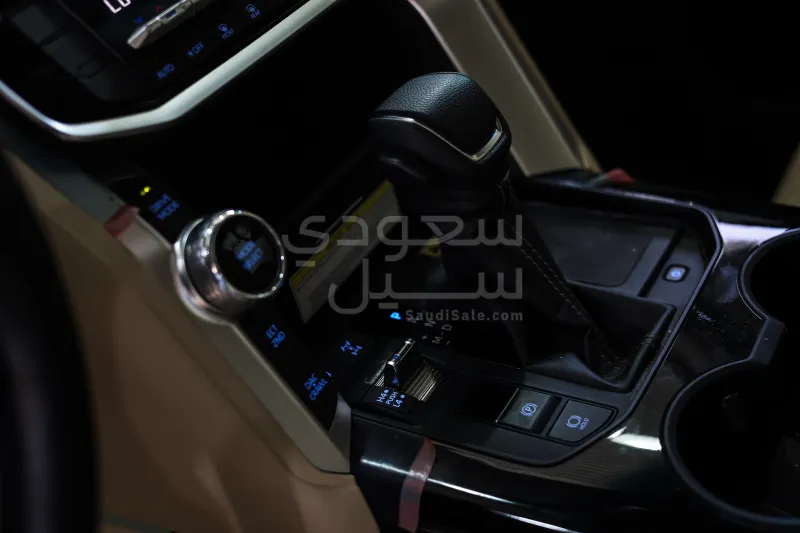 2022 تويوتا لاند كروزر جي اكس ار
